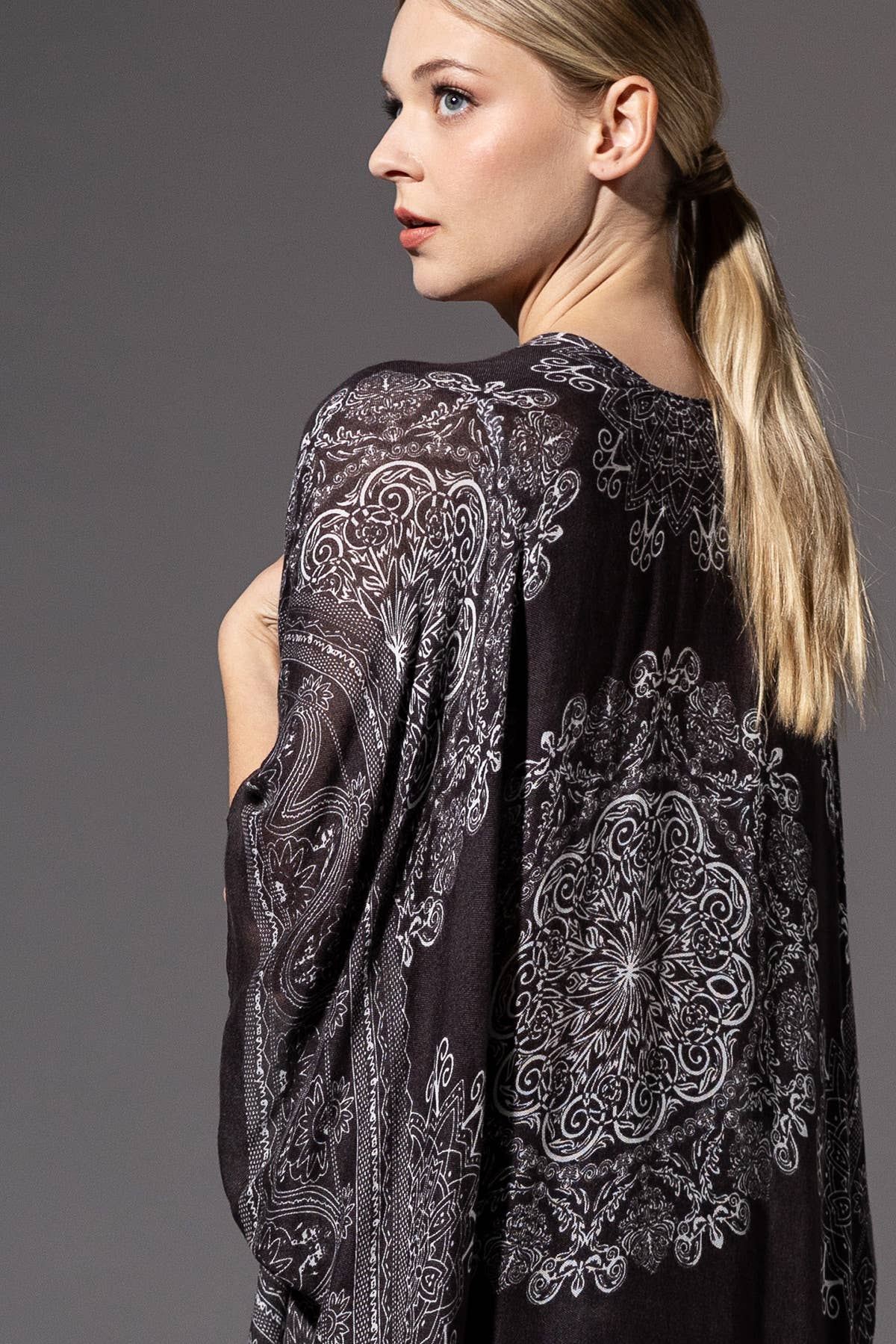Urbanista - Ornate Mandala Kimono