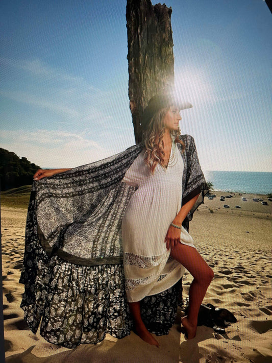 Three Bird Nest - Paisley Tapestry Free Flow Duster Kimono - Black: OS / Black