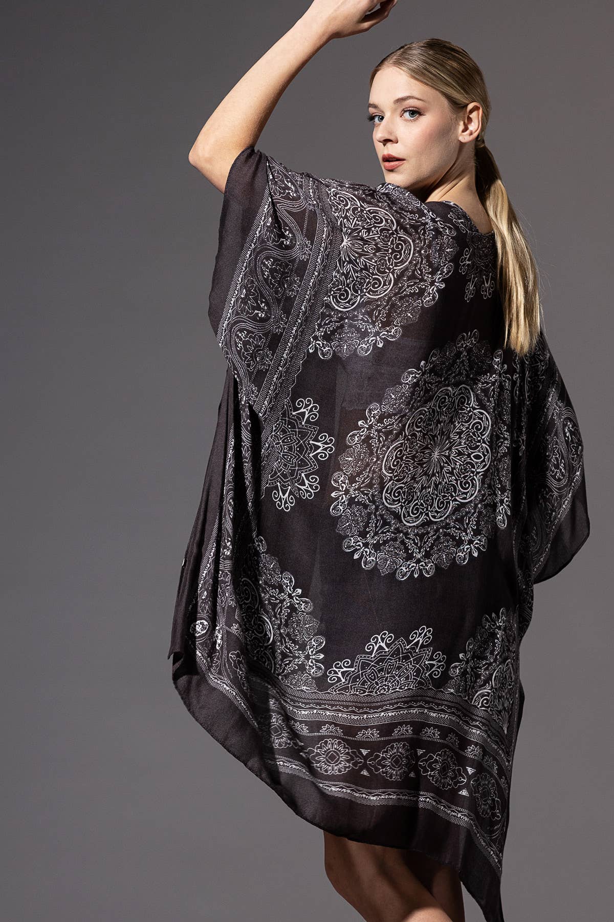 Urbanista - Ornate Mandala Kimono