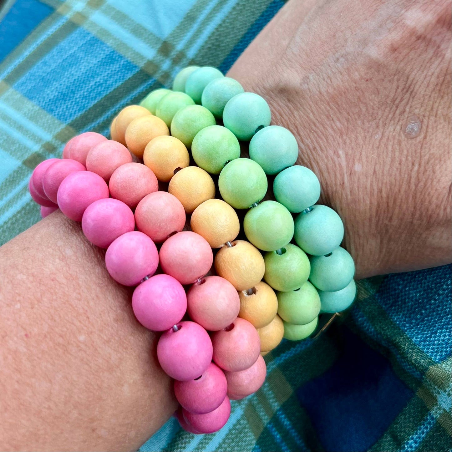 Nellie Pratt Artisan Jewelry - Charmed Life- wood shell beachy boho stretch bracelet: Light Pink